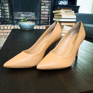 Gianni Bini NWT nude pumps